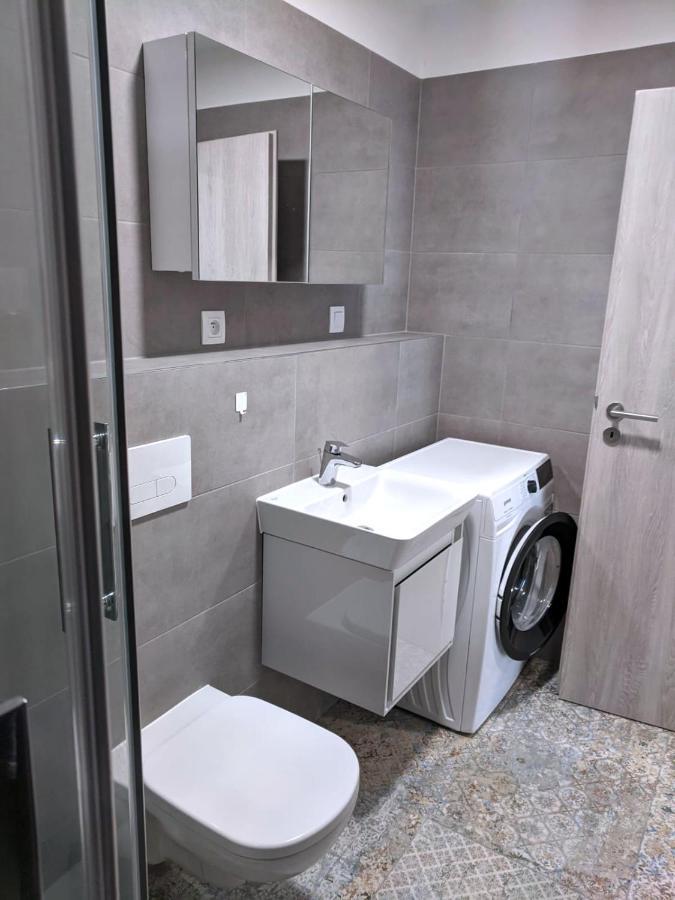 Old Town 1 Bdr, A/C, W/Parking Apartment Bratislava Luaran gambar